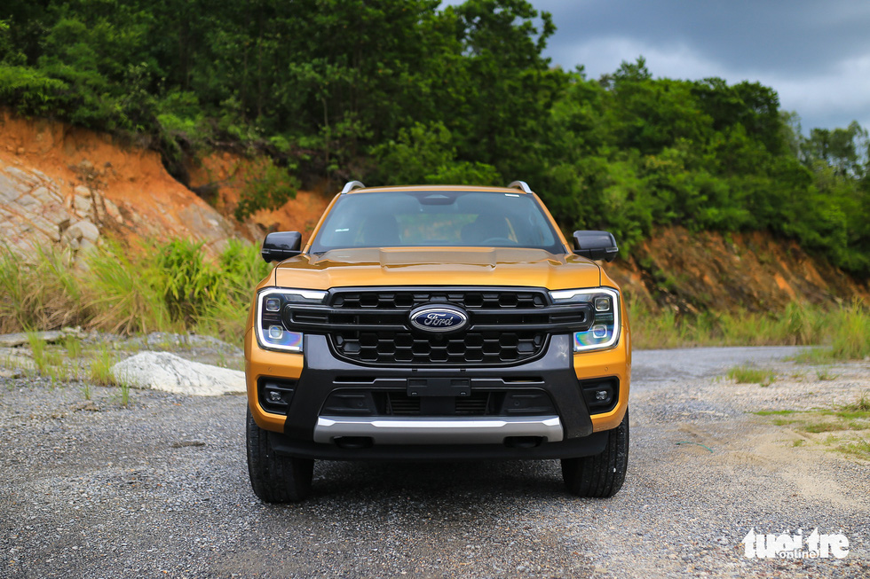 Đánh giá Ford Ranger Wildtrak 2023: Thu hẹp khác biệt với ‘xe con’ - Ảnh 2.