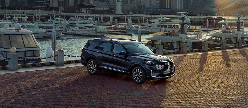 Ford Explorer 2023 ra mắt: Màn 27inch, nội thất như du thuyền - Ảnh 6.