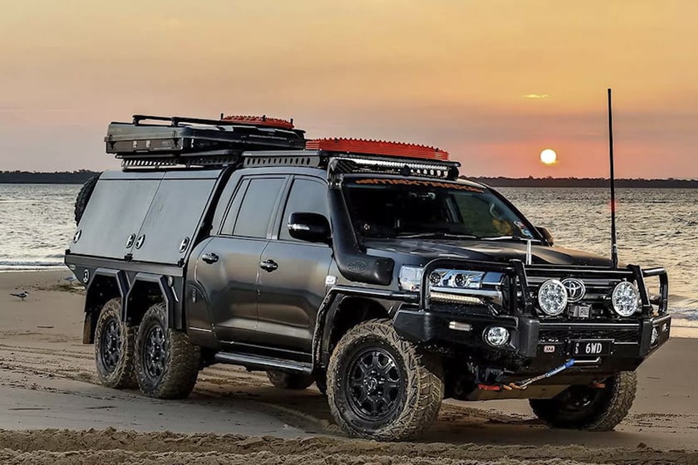 5 bản độ Toyota Land Cruiser khó nhận ra bản gốc nhất: Chắp vá từ hàng loạt xe khác - Ảnh 2. 5 bản độ Toyota Land Cruiser khó nhận ra bản gốc nhất: Chắp vá từ hàng loạt xe khác - Ảnh 2.