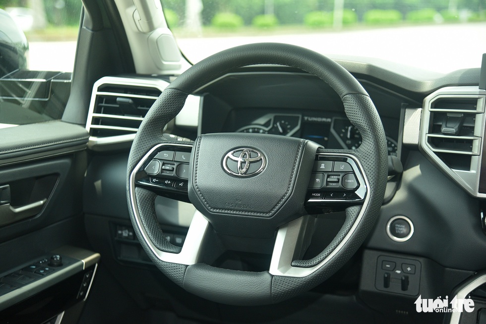 Toyota Tundra 2022 giá hơn 4 tỉ đồng: Bán tải Nhật mang đậm chất Mỹ - Ảnh 7. Toyota Tundra 2022 giá hơn 4 tỉ đồng: Bán tải Nhật mang đậm chất Mỹ - Ảnh 7.