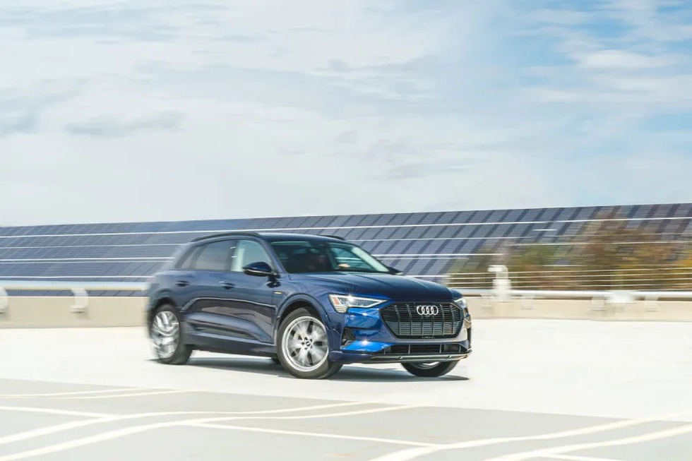 5 SUV điện hạng sang tốt nhất thời điểm hiện tại: 3 mẫu quen thuộc với người Việt - Ảnh 4. 5 SUV điện hạng sang tốt nhất thời điểm hiện tại: 3 mẫu quen thuộc với người Việt - Ảnh 4.