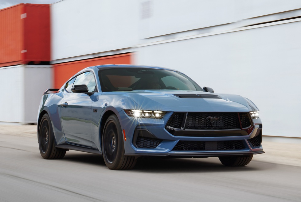 Xe thể thao bán chạy nhất thế giới Ford Mustang ra mắt thế hệ mới: Thay đổi ít nhưng chất lượng - Ảnh 7. Xe thể thao bán chạy nhất thế giới Ford Mustang ra mắt thế hệ mới: Thay đổi ít nhưng chất lượng - Ảnh 7.