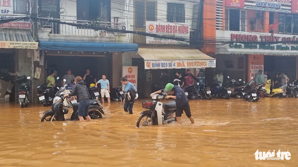 Đà Lạt đừng lơ là, hôm nay ngập cục bộ, ngày sau sẽ là lũ lụt! - Ảnh 1.