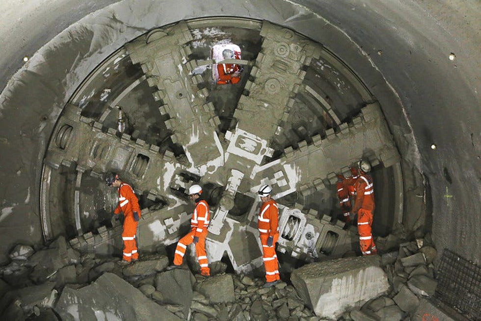 The $25 billion subway line: The station can accommodate London's tallest skyscraper if it's 'tilted on the ground - Photo 13.