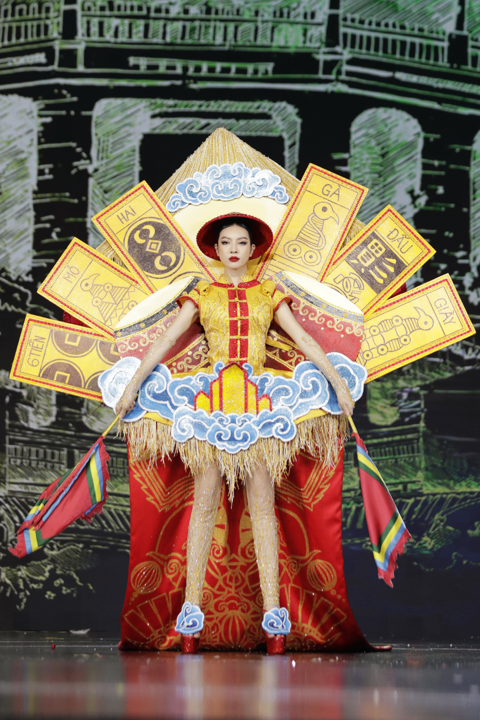 Miss Grand Vietnam 2022: Đêm diễn trang phục văn hóa dân tộc chưa đậm chất thời trang - Ảnh 2.