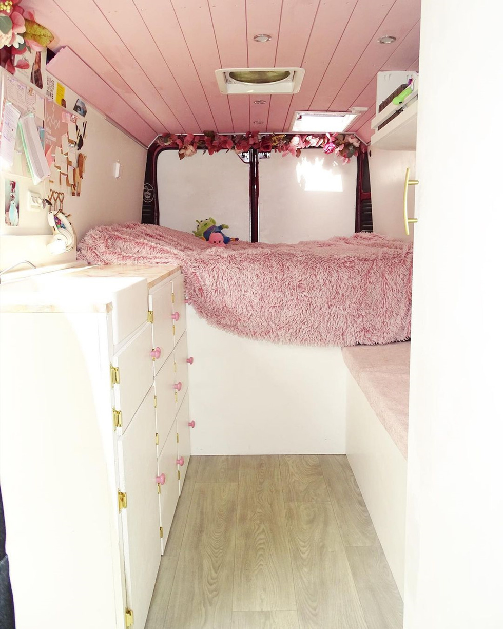 Young girl building a mobile home full of femininity: Spending more than 1 billion dong in 2 years - Photo 6.
