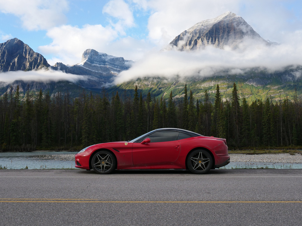 Traveling through 3 countries with a Ferrari supercar: Traveled nearly 21,000km in 2 months - Photo 12.