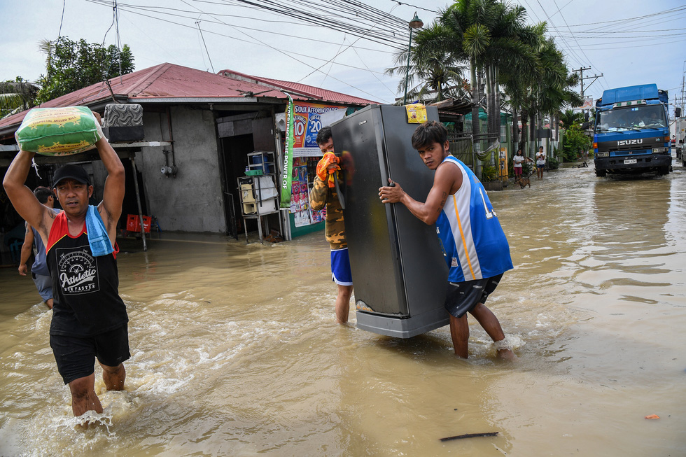 Siêu bão Noru: Ít nhất 5 người Philippines thiệt mạng - Ảnh 1.