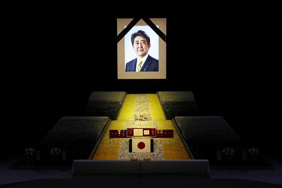 Nhật Bản và lãnh đạo thế giới tưởng nhớ cố Thủ tướng Abe trong lễ quốc tang - Ảnh 1.