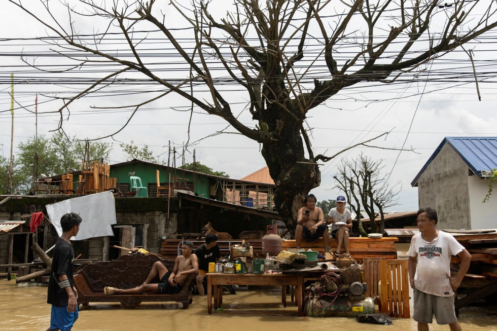 Philippines thiệt hại nặng nề sau khi bị bão Noru càn quét - Ảnh 4.