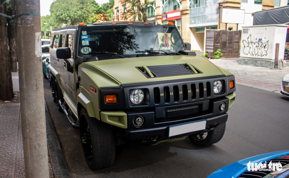 Khủng long Hummer H6 Player Edition hàng độc tại Việt Nam: SUV 6 bánh cho giới nhà giàu - Ảnh 5. Khủng long Hummer H6 Player Edition hàng độc tại Việt Nam: SUV 6 bánh cho giới nhà giàu - Ảnh 5.