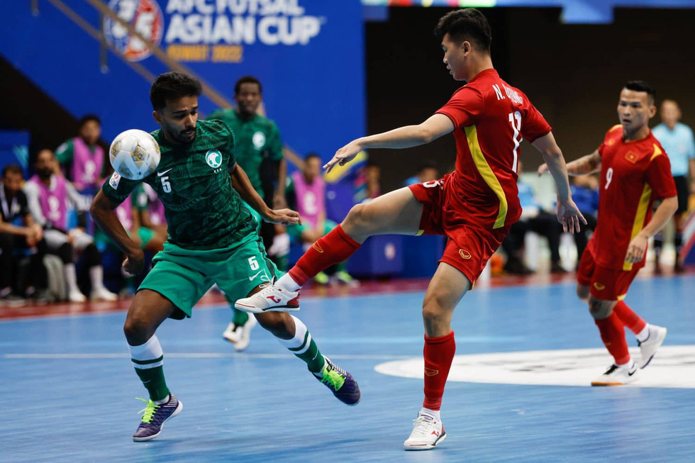 Đánh bại Saudi Arabia, futsal Việt Nam rộng cửa đi tiếp ở giải châu Á 2022 - Ảnh 2.