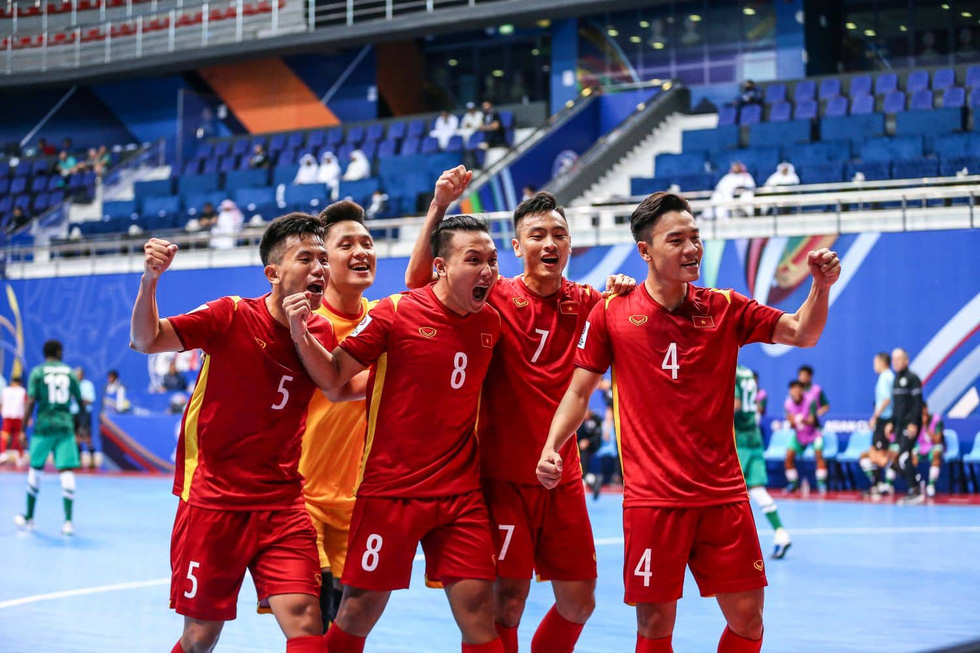 Đánh bại Saudi Arabia, futsal Việt Nam rộng cửa đi tiếp ở giải châu Á 2022 - Ảnh 1.