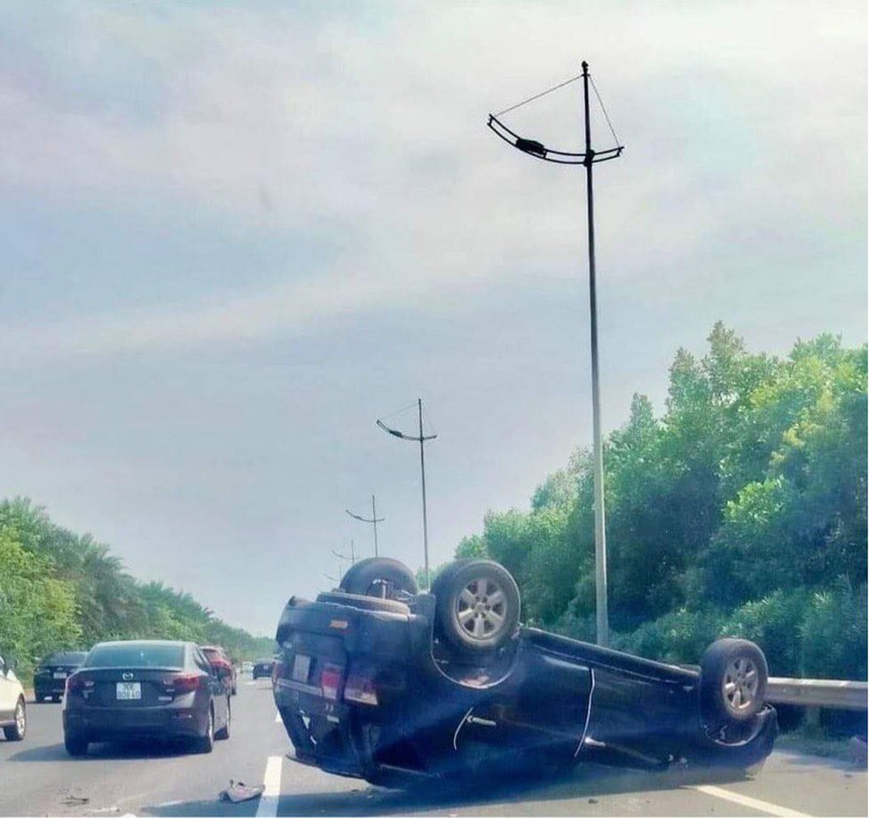 Dòng người đổ về Hà Nội, cửa ngõ phía nam ùn ứ, vành đai 3 kẹt cứng - Ảnh 8. Dòng người đổ về Hà Nội, cửa ngõ phía nam ùn ứ, vành đai 3 kẹt cứng - Ảnh 8.