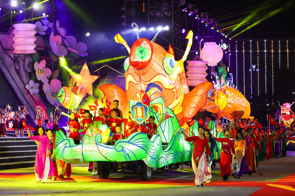 Vui hết cỡ ở lễ hội Trung thu lớn nhất Việt Nam - Ảnh 3.