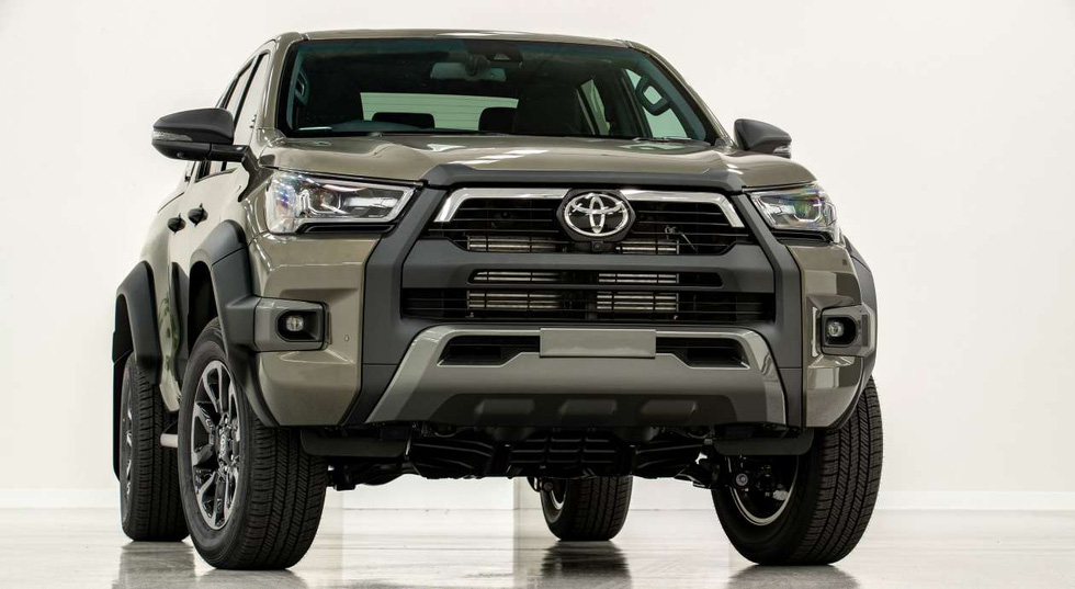 Toyota Hilux Rogue 2023 thêm nhiều trang bị đấu Ford Ranger Wildtrak - Ảnh 1.