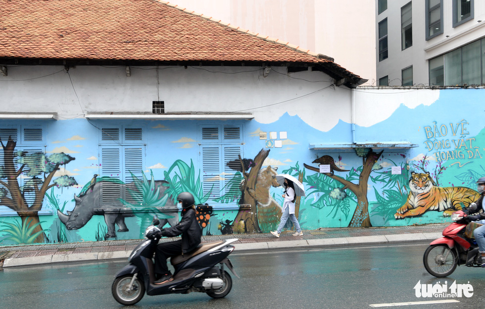 Những công trình chống vẽ bậy ở Sài Gòn - Ảnh 1.