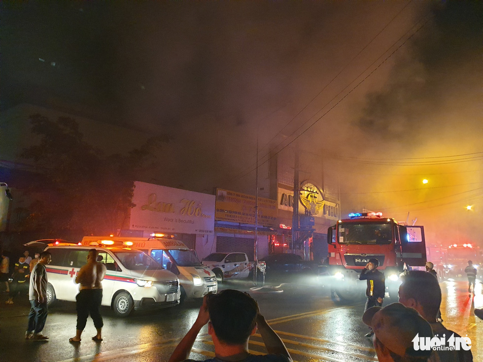 Cháy quán karaoke tại Bình Dương, 12 người chết - Ảnh 7.