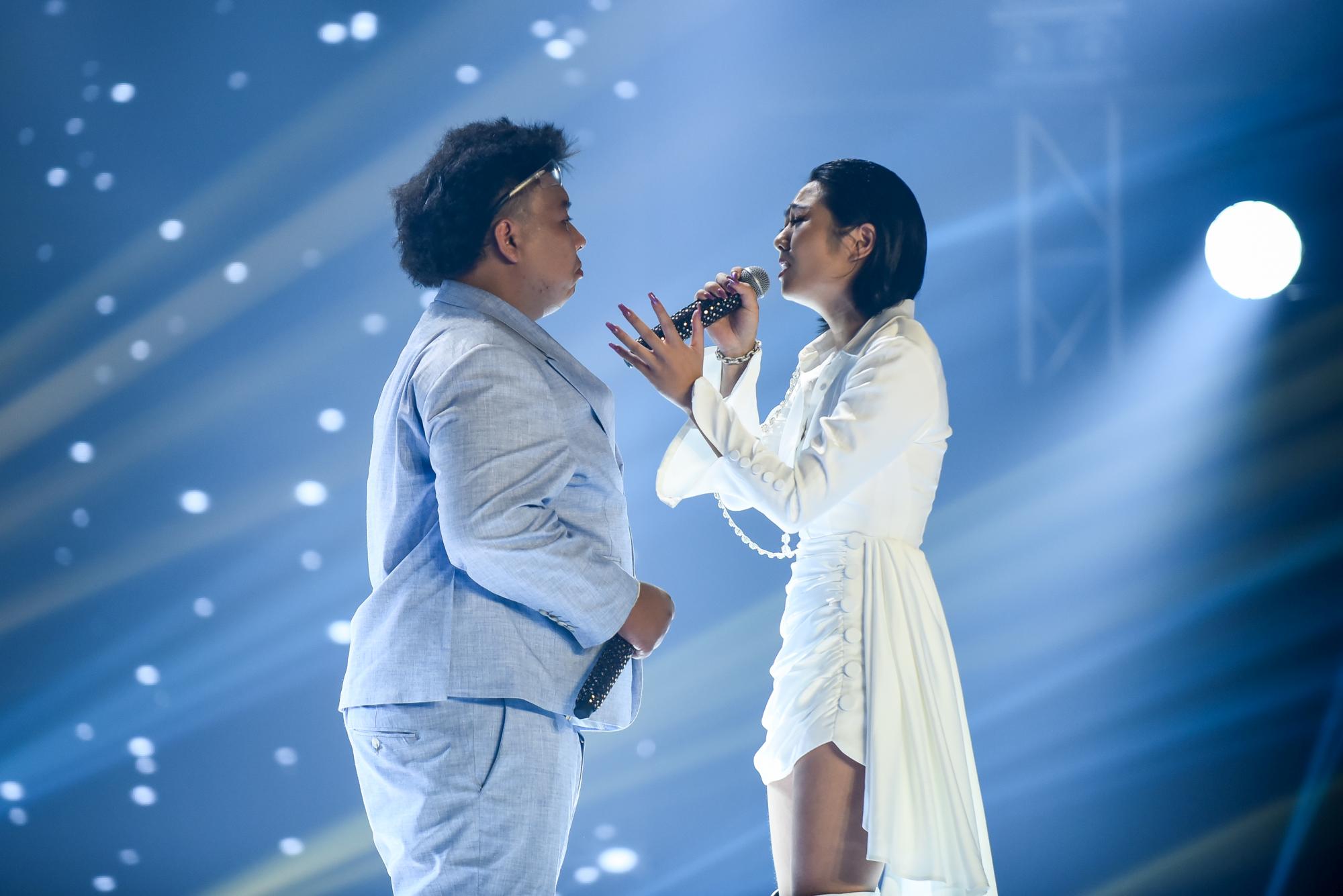 Vsoul và Tuimi rap trên nền hit Em không sai chúng ta sai của Erik