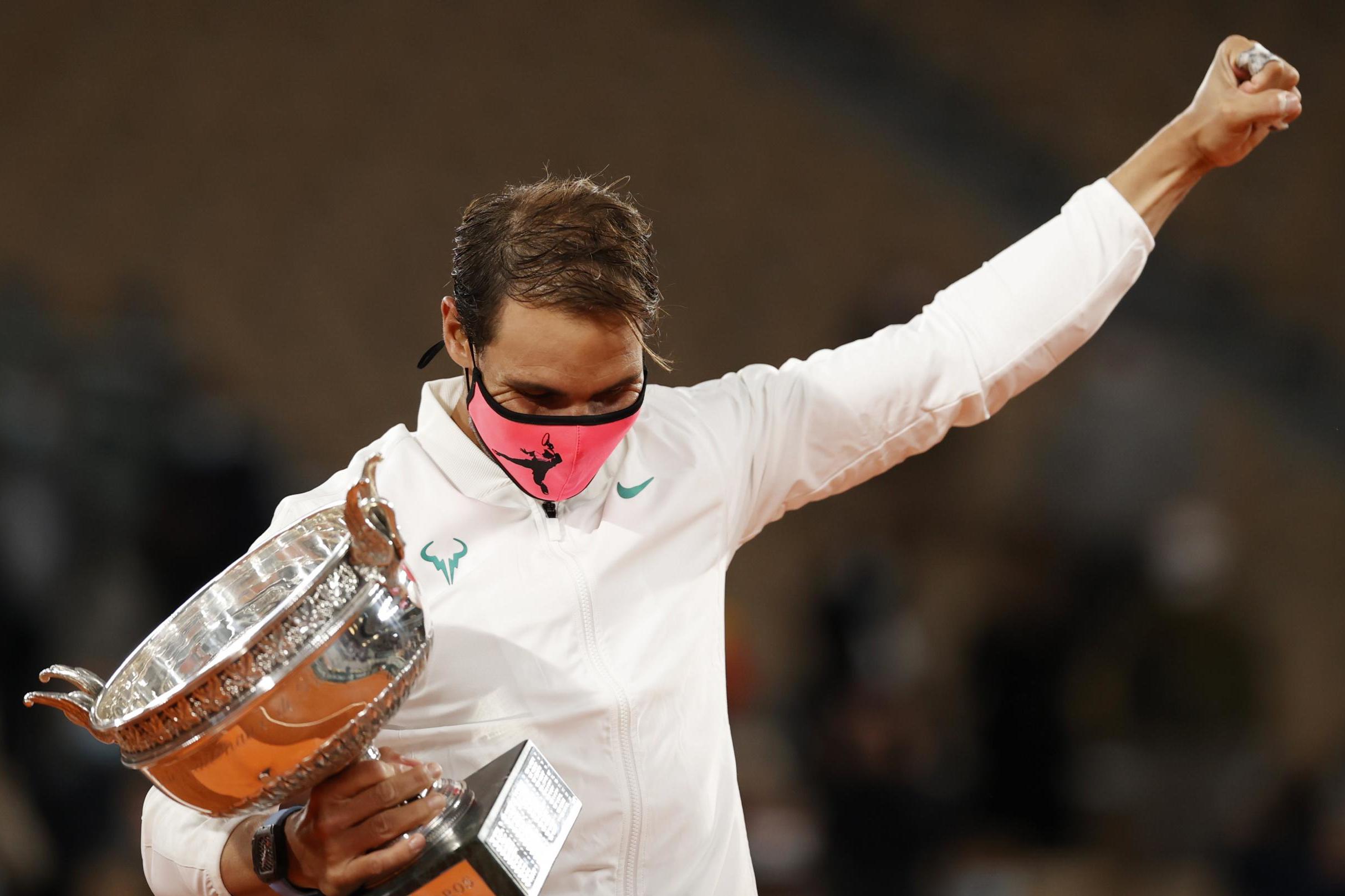Nadal cân bằng thành tích giành 20 Grand Slam của Roger Federer.