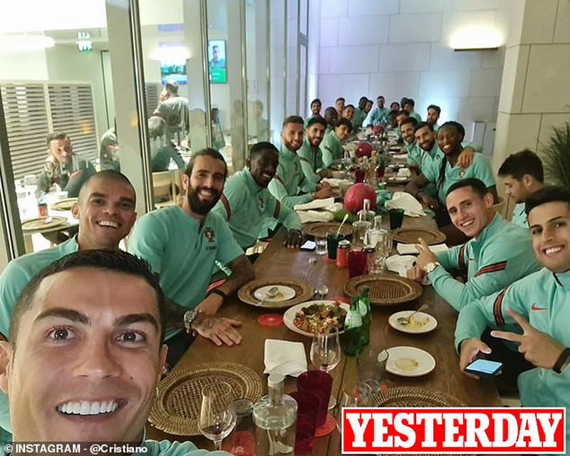 Nhiều cầu thủ Bồ Đào Nha từng ăn uống thoải mái với Ronaldo thế này cơ mà