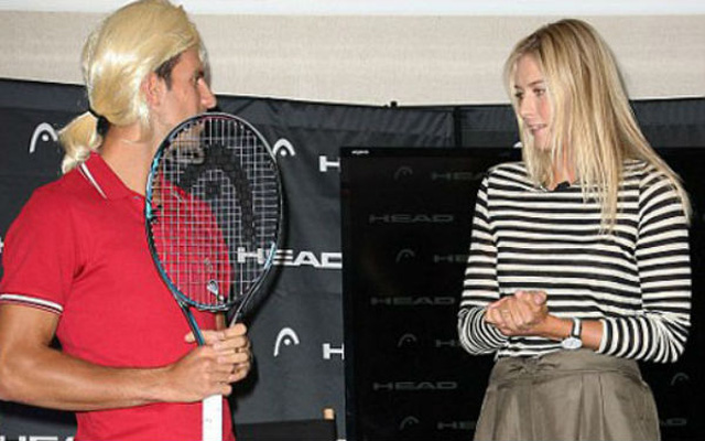 Djokovic đội tóc giả trêu Maria Sharapova
