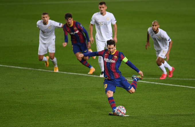 Messi lại ghi bàn từ chấm phạt đền ở Champions League
