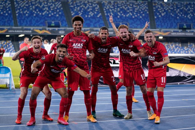 AZ Alkmaar làm nên bất ngờ khi thắng Napoli dù có 13 cầu thủ dính Cô-Vy