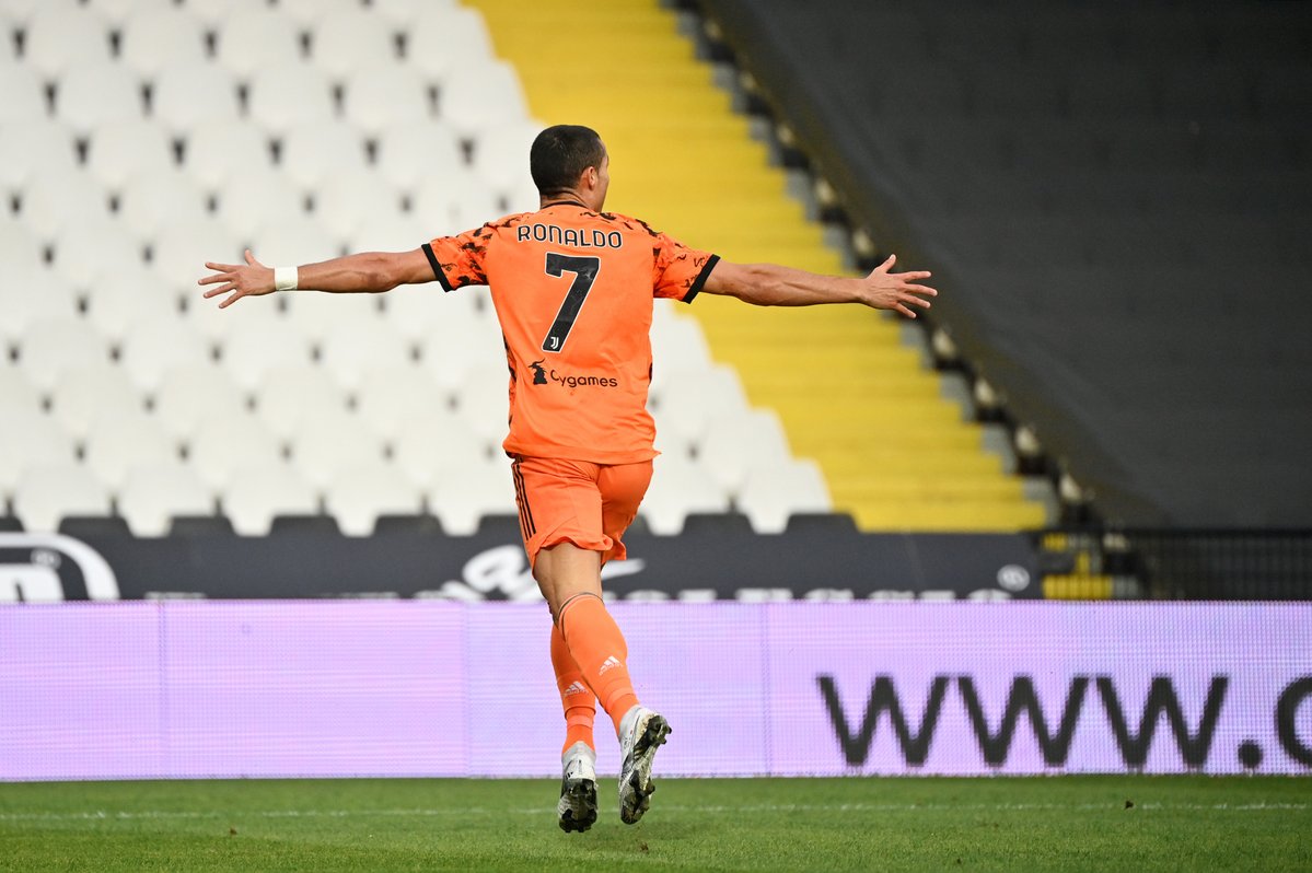 Ronaldo lập cú đúp trong chiến thắng 4-1 của Juventus trước Spezia.