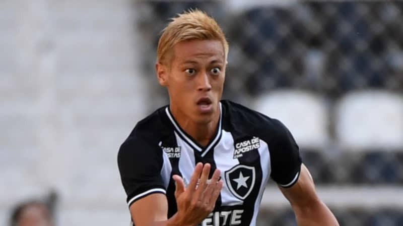 HLV 'online' Keisuke Honda vẫn chưa được cấp xe bọc thép như mong muốn.