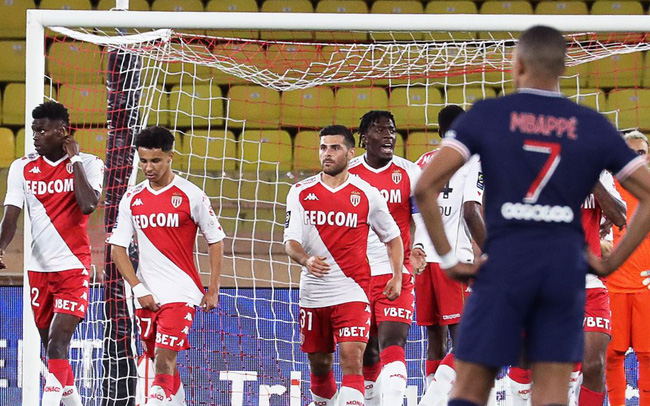 PSG gây thất vọng khi thua ngược Monaco.