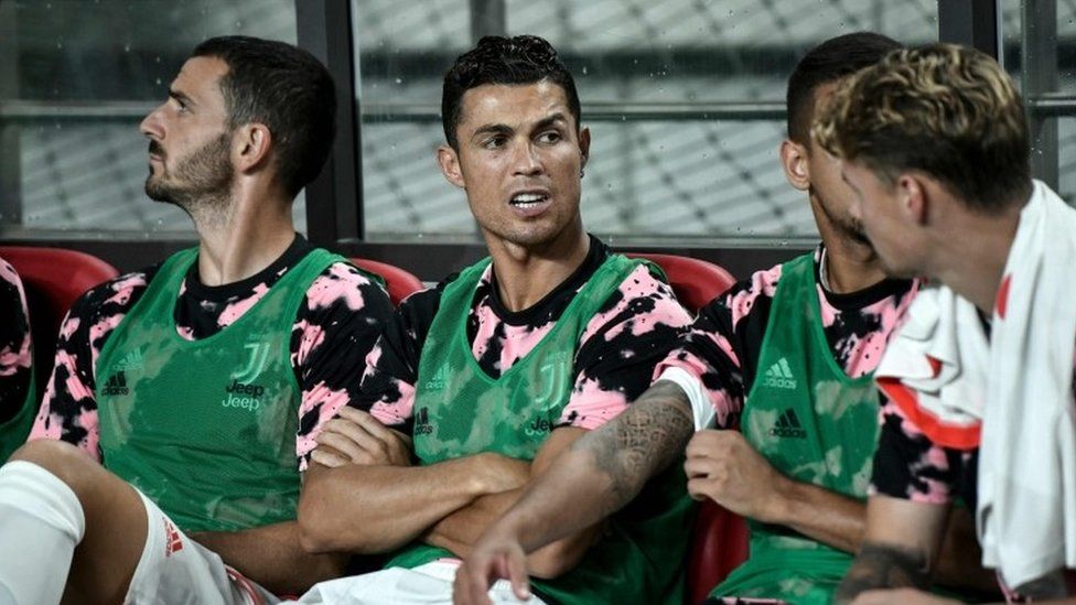 Cristiano Ronaldo không thèm ra sân trong trận giao hữu ở Hàn Quốc năm 2019. Ảnh: BBC.