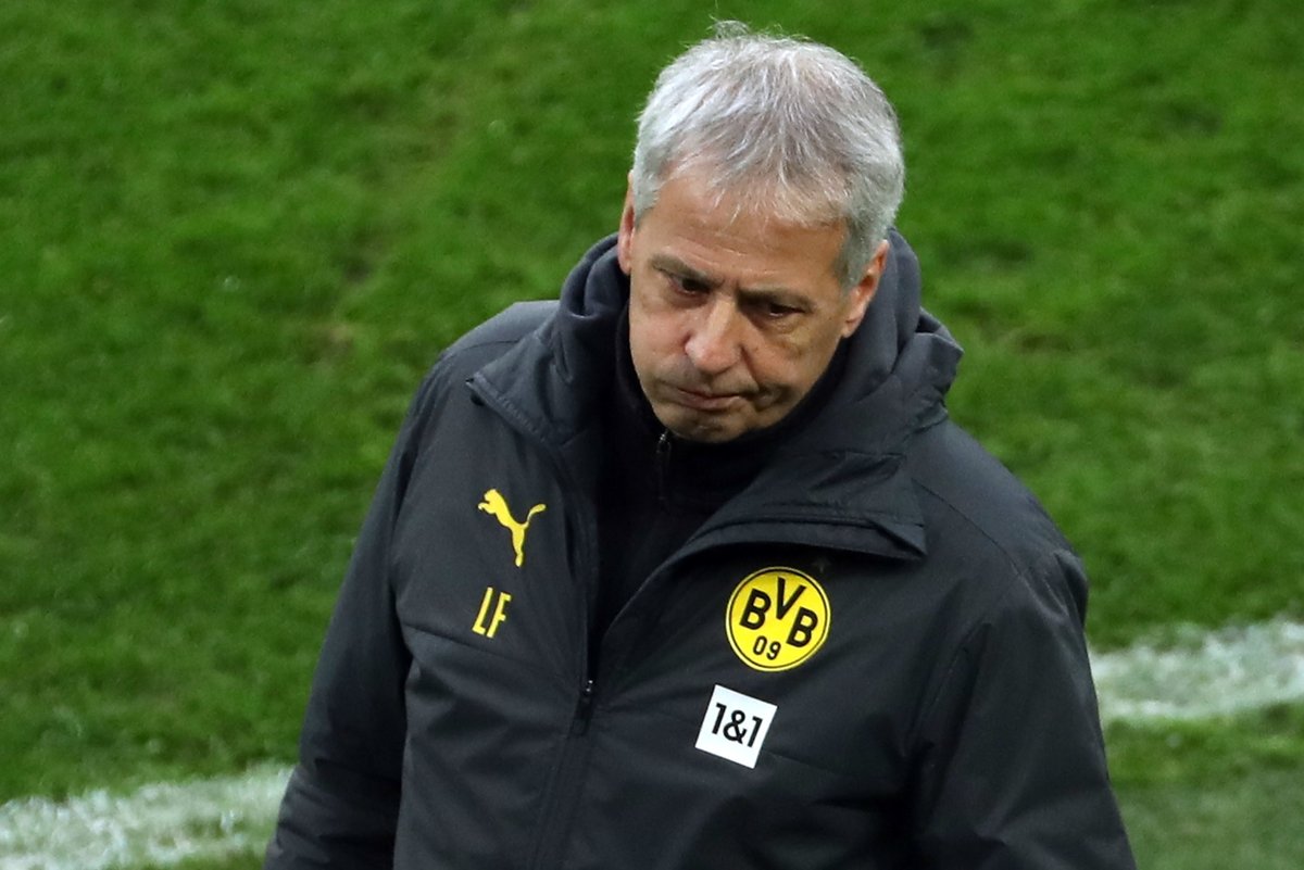 HLV Lucien Favre bị ban lãnh đạo Dortmund sau thất bại đáng xấu hổ 1-5 trước Stuttgart ngay trên sân nhà. Ảnh: Getty.