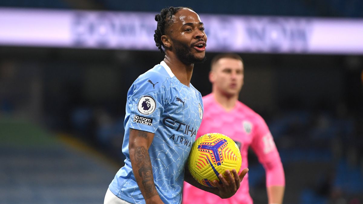 Đội nhà đá kém, sao Man City thi nhau làm tóc