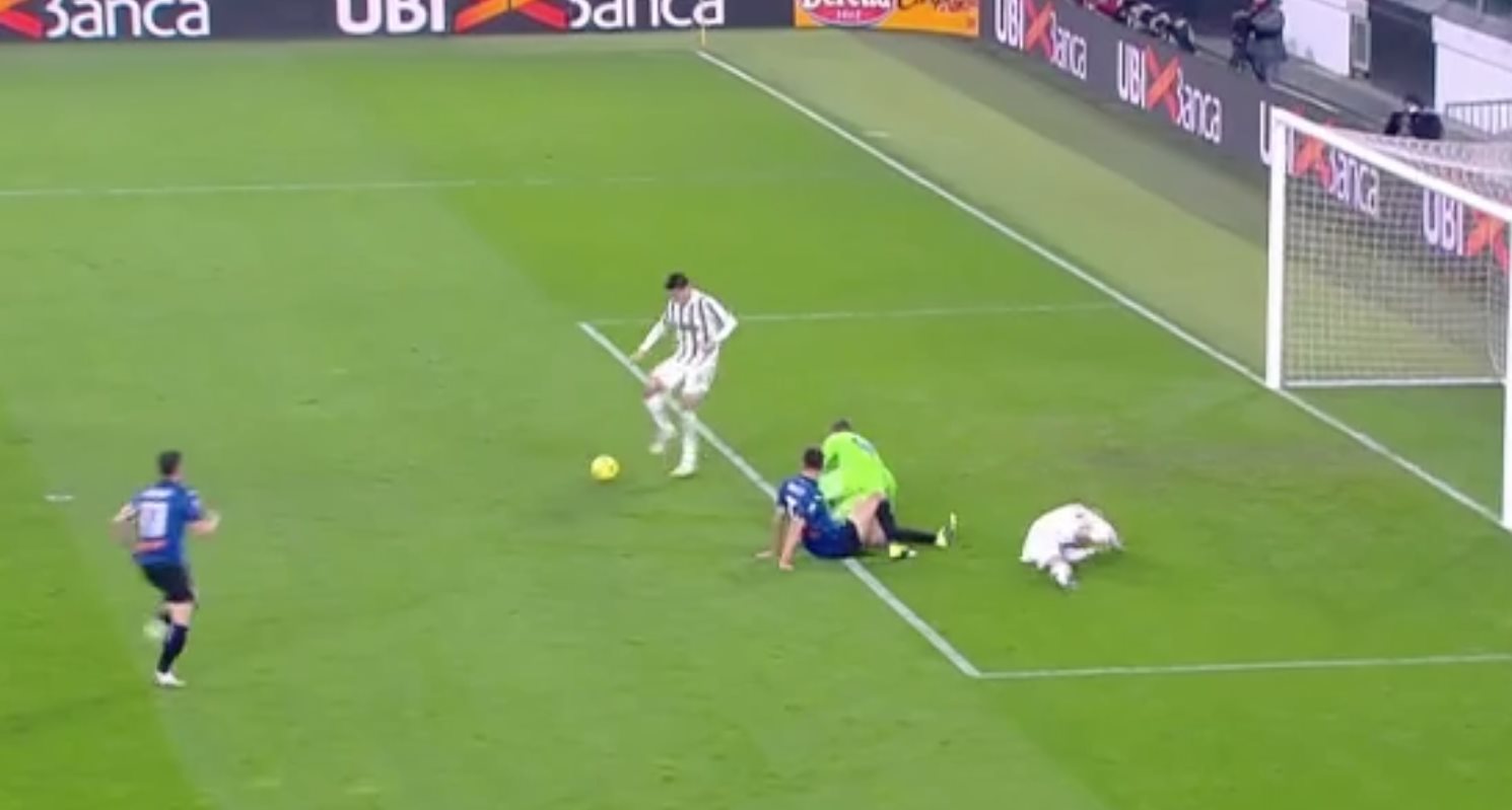 Cận cảnh cú giật gót của Morata