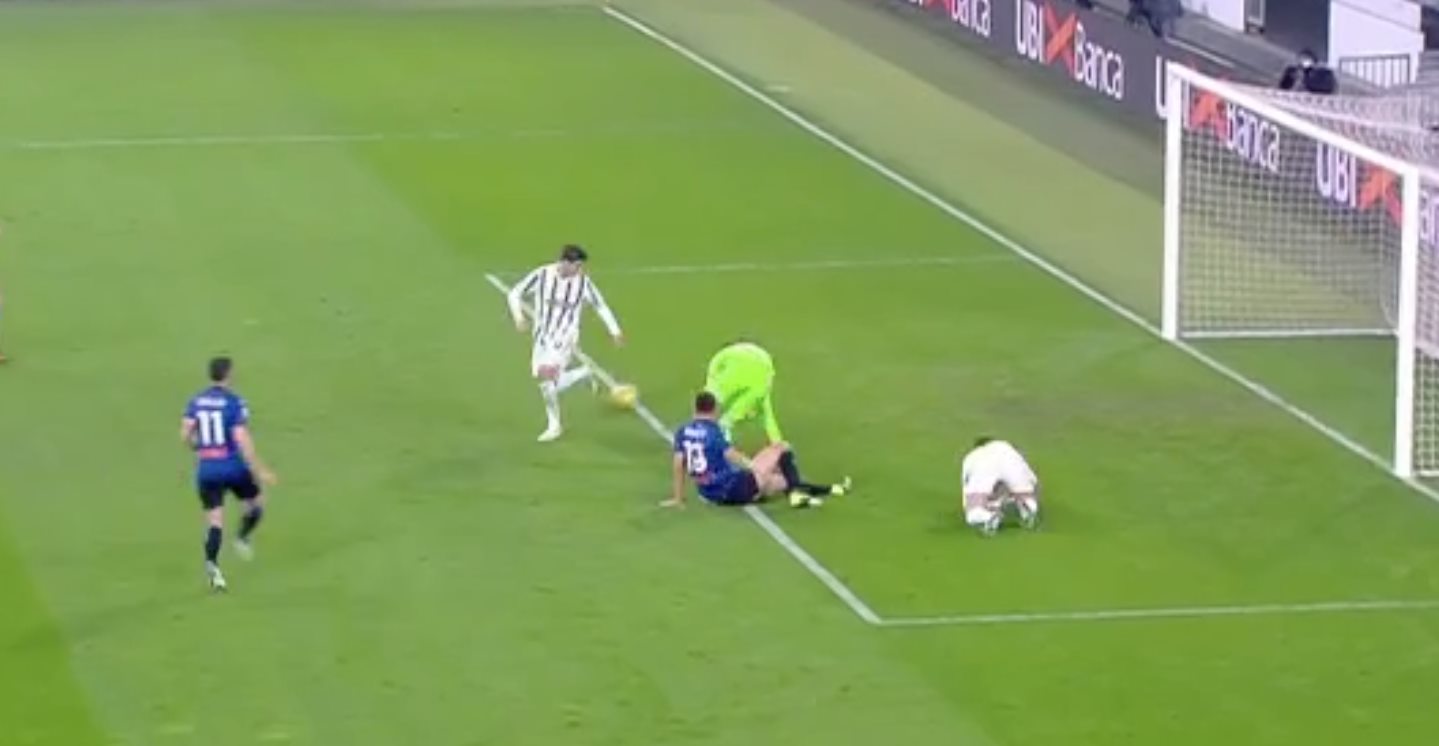 Cận cảnh cú giật gót của Morata