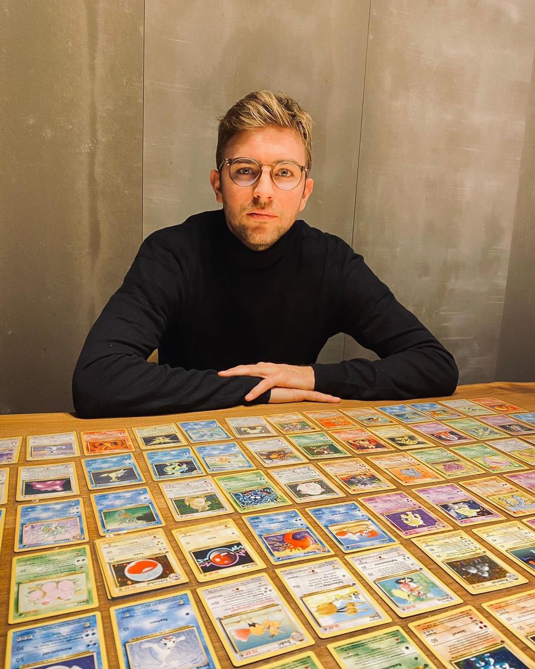 Christoph Kramer nổi như cồn vì thú vui sưu tập thẻ bài Pokemon. Ảnh: Instagram.