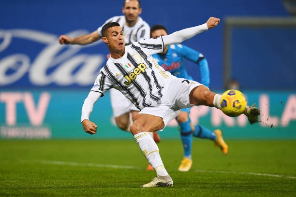 Ronaldo đi vào lịch sử bóng đá thế giới với 761 bàn thắng trong sự nghiệp.