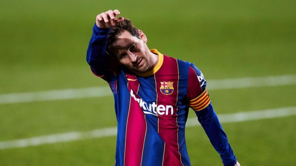 Barca đang nợ như chúa chổm nên khó giữ chân Messi