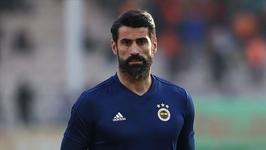 Thủ môn của Fenerbahce, Volkan Demirel (nay đã giải nghệ) từng nhận một bàn thua hết sức ngớ ngẩn