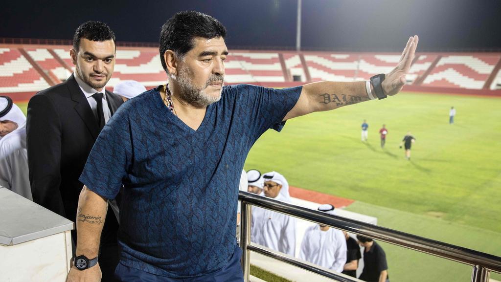 Maradona từng có vài năm làm HLV ở giải VĐQG UAE.