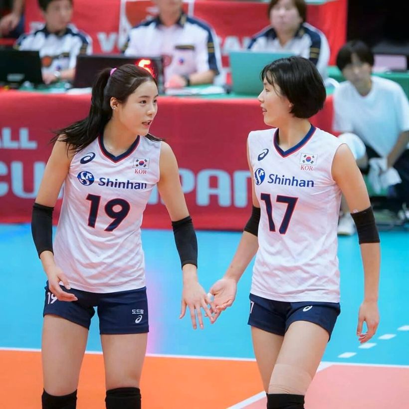 Làng bóng chuyền Hàn Quốc rúng động trước scandal bắt nạt học đường của chị em họ Lee.