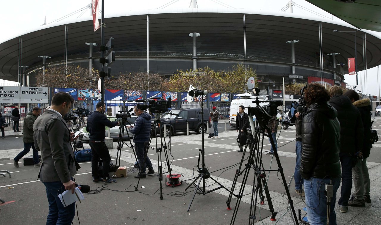 Sau vụ khủng bố ở Paris ngày 13-11, trong đó có sân Stade de France (ảnh), an ninh cho Euro 2016 sẽ được tăng cường nghiêm ngặt -Reuters