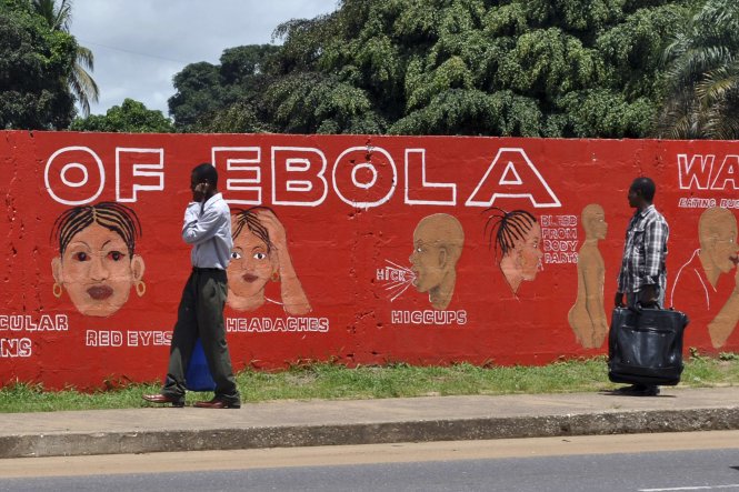 Bức tường mô tả những triệu chứng của virút Ebola tại Monrovia, Liberia ngày 26-9 - Ảnh: Reuters