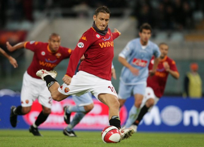Những ngôi sao lớn như Totti giúp AS Roma thu hút rất đông CĐV ở Mỹ và châu Á - Ảnh: funweek.it