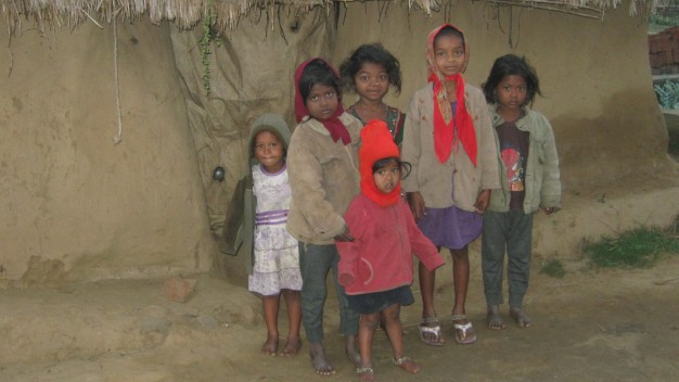 Trẻ em ở làng Bhojwan Tika - Ảnh: Hoàng Việt Hằng