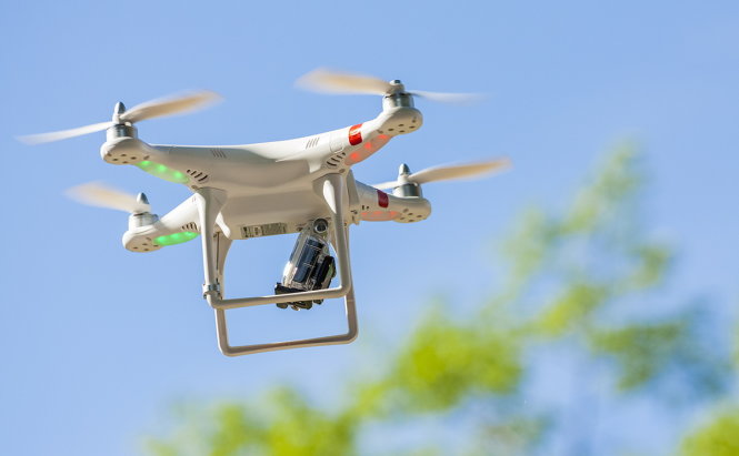 Các máy bay không người lái - robot, hay các drone, đã được dùng để chụp ảnh... - Ảnh: bostonmagazine.com