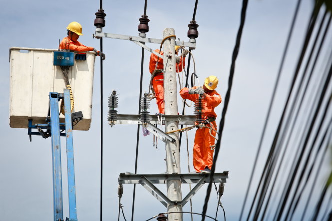 Lực lượng công nhân, nhân viên làm việc cho ngành điện là vấn đề lớn trong quản lý ngành điện hiện nay  -TIẾN THÀNH