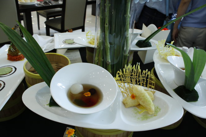 Món chè bí đao long nhãn - bánh kem sầu riêng của Sofitel Plaza Hà Nội-ĐỨC TRIẾT