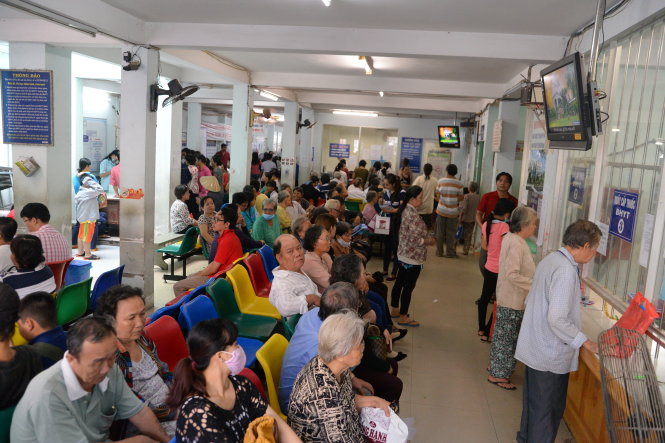 Người dân đến khám bệnh ở Bệnh viện quận Gò Vấp (TP.HCM) từ ngày 29-10 sẽ được phục vụ theo phong cách mới -HỮU KHOA